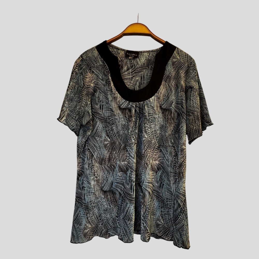 Brittany Black Women’s Blouse Size XL Black Blue Scoop Neck Short Sleeves